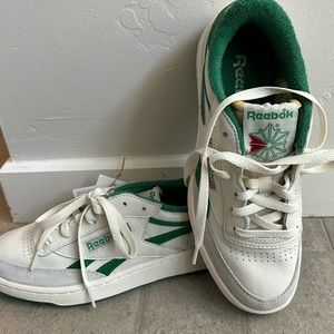 NWT Reebok retro shoes size 8